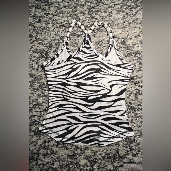 Athletic Graphic White Tank Top - Picture 4 of 4